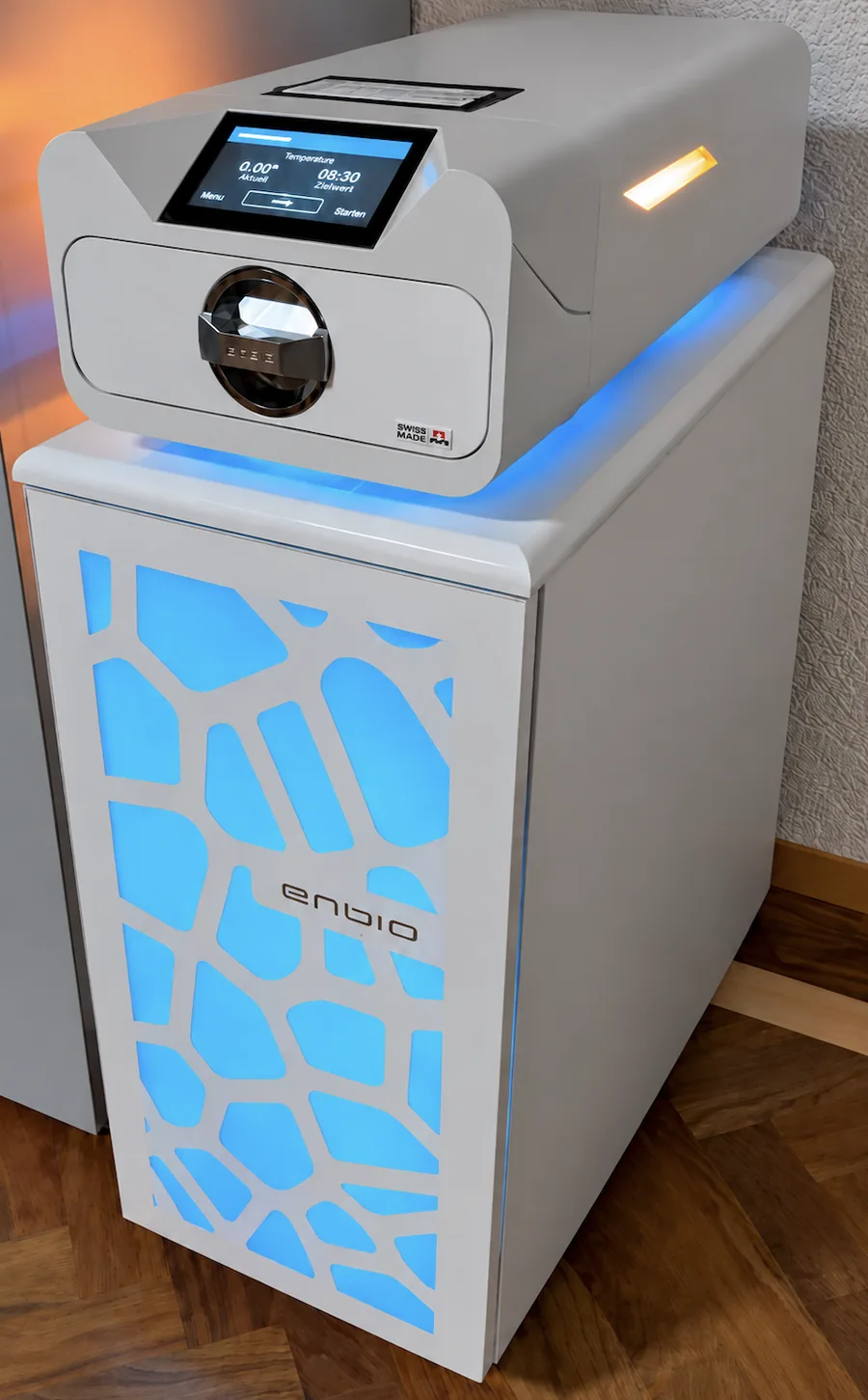 Autoclave médical Enbio S sur son meuble, dans l’institut Mary Jane Onglerie